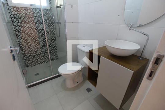 Banheiro de apartamento à venda com 2 quartos, 46m² em Jacarepaguá, Rio de Janeiro