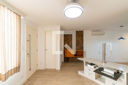 Sala  de casa de condomínio à venda com 3 quartos, 133m² em Vila Fachini, São Paulo