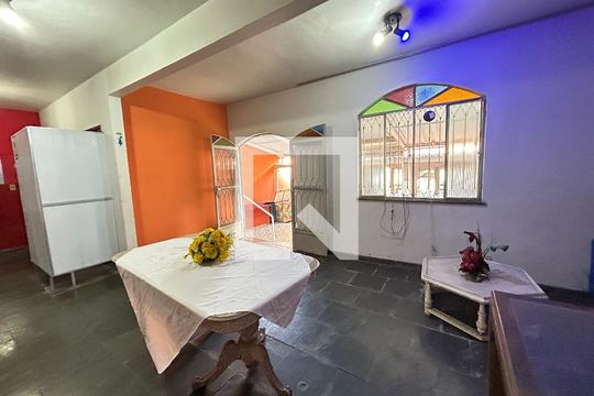 Sala de casa para alugar com 2 quartos, 400m² em Bento Ribeiro, Rio de Janeiro
