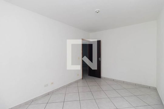 Quarto 1 de casa para alugar com 2 quartos, 90m² em Vila Sabrina, São Paulo