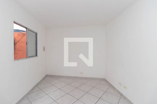 Quarto 1 de casa para alugar com 2 quartos, 90m² em Vila Sabrina, São Paulo