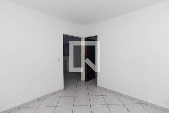 Quarto 2 de casa para alugar com 2 quartos, 90m² em Vila Sabrina, São Paulo