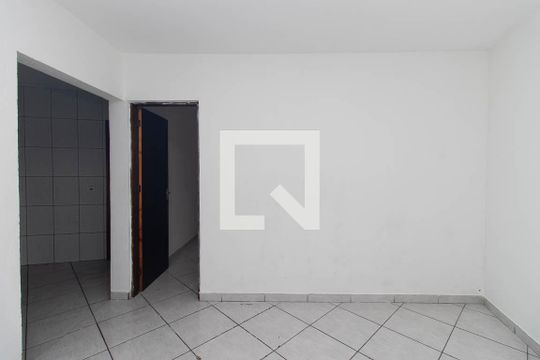 Quarto 2 de casa para alugar com 2 quartos, 90m² em Vila Sabrina, São Paulo