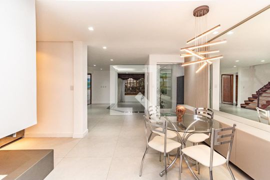 Casa para alugar com 4 quartos, 311m² em Chácara das Pedras, Porto Alegre