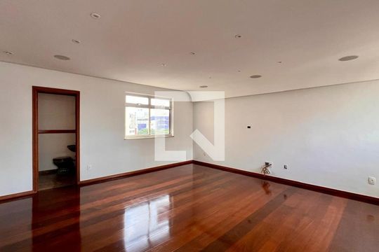 Apartamento para alugar com 4 quartos, 220m² em São Pedro, Belo Horizonte