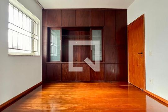 Apartamento para alugar com 4 quartos, 220m² em São Pedro, Belo Horizonte