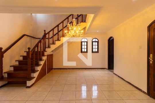 Sala de casa para alugar com 5 quartos, 450m² em Jardim Barbacena, Cotia
