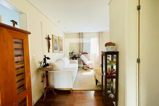 Sala de casa de condomínio para alugar com 4 quartos, 214m² em Jardim Barbacena, Cotia