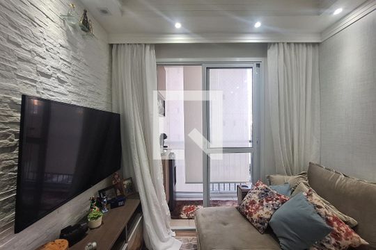 Sala de TV de apartamento para alugar com 2 quartos, 48m² em Parque Jaçatuba, Santo André