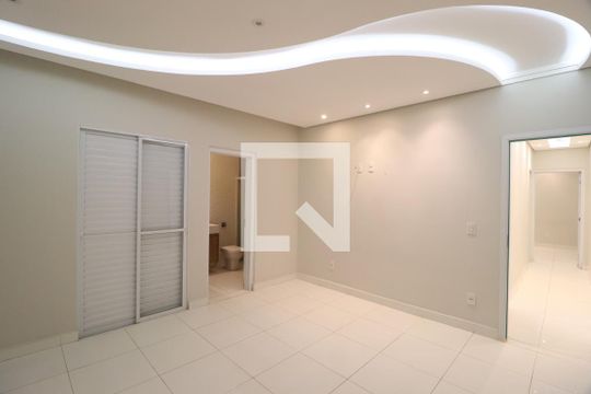 Quarto 1 - Suíte de casa para alugar com 3 quartos, 360m² em Daniel Fonseca, Uberlândia