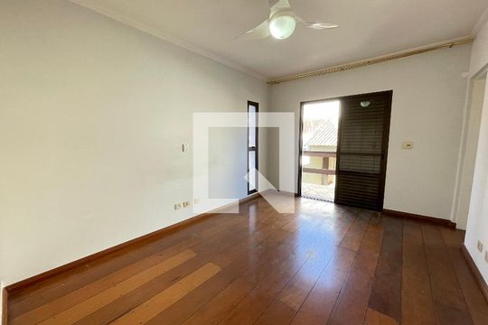 Quarto 1 de casa para alugar com 4 quartos, 351m² em Jardim Jussara, São Paulo