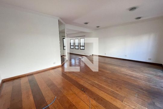Sala de casa para alugar com 4 quartos, 351m² em Jardim Jussara, São Paulo