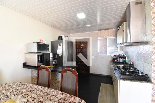 Sala e Cozinha de casa para alugar com 2 quartos, 180m² em Cajuru, Curitiba