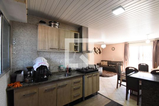 Sala e Cozinha de casa para alugar com 2 quartos, 180m² em Cajuru, Curitiba