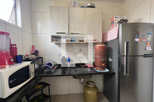 Cozinha de apartamento à venda com 3 quartos, 74m² em Califórnia, Belo Horizonte