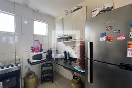 Cozinha de apartamento à venda com 3 quartos, 74m² em Califórnia, Belo Horizonte