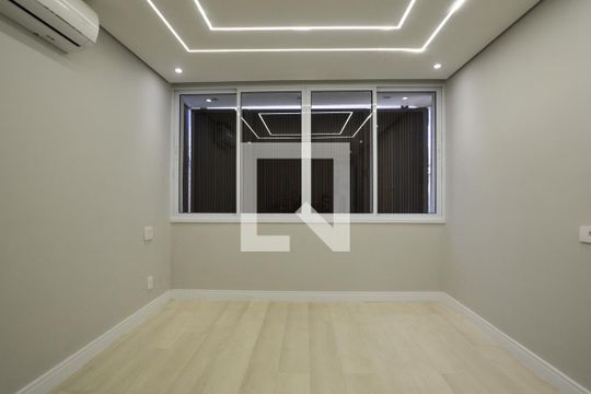 SUÍTE 1  de casa de condomínio para alugar com 3 quartos, 180m² em Jardim Trussardi, São Paulo