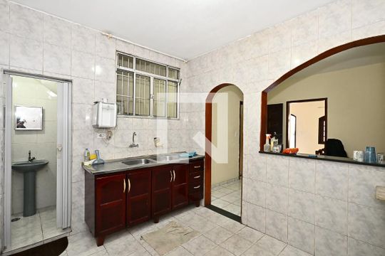 Cozinha de casa para alugar com 3 quartos, 220m² em Jardim Maria Rosa, Taboão da Serra