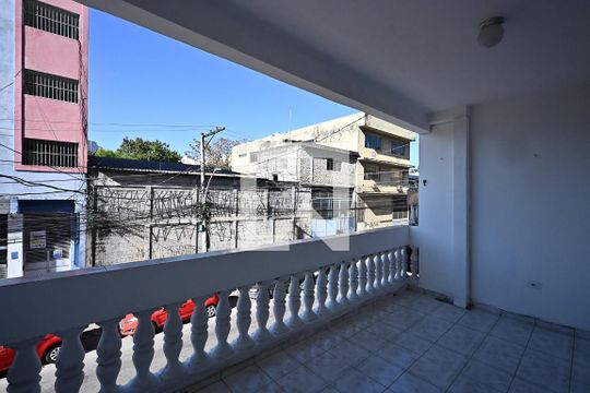 Varanda da sala de casa para alugar com 3 quartos, 220m² em Jardim Maria Rosa, Taboão da Serra