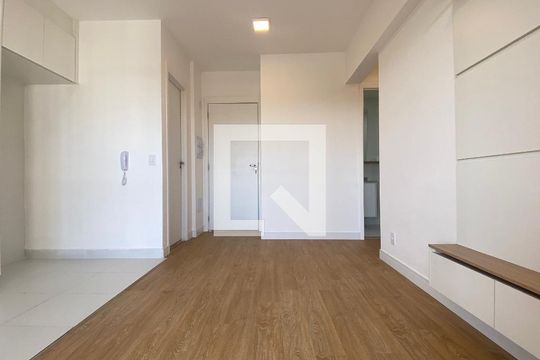 Sala de apartamento para alugar com 2 quartos, 54m² em Presidente Altino, Osasco