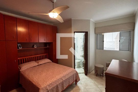 Suite de casa à venda com 3 quartos, 150m² em Parque Novo Oratório, Santo André