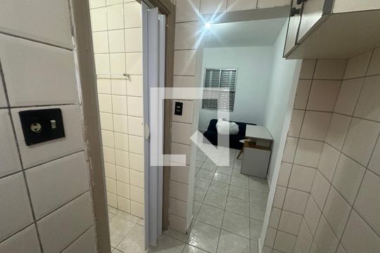 Cozinha de apartamento para alugar com 1 quarto, 29m² em Centro, São Vicente