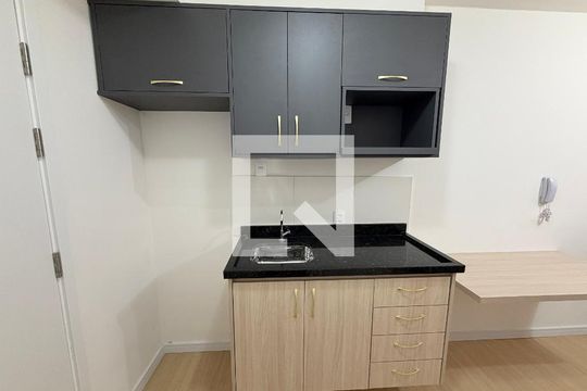 Cozinha de kitnet/studio para alugar com 1 quarto, 18m² em Ferreira, São Paulo