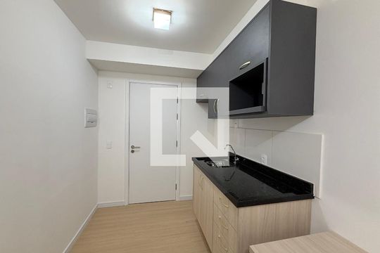 Cozinha  de kitnet/studio para alugar com 1 quarto, 18m² em Ferreira, São Paulo
