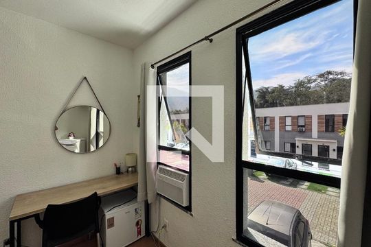 Quarto 1 de casa de condomínio para alugar com 2 quartos, 84m² em Vargem Grande, Rio de Janeiro