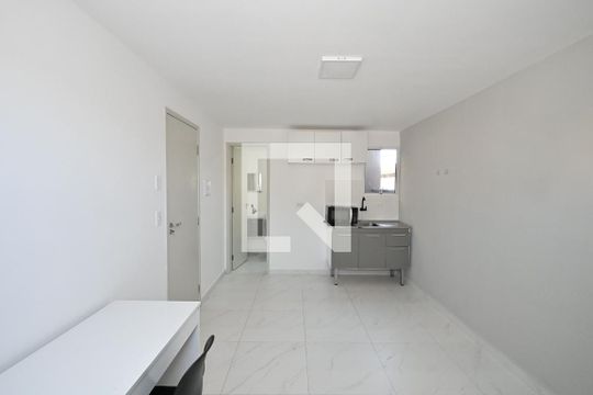 Sala/Quarto de kitnet/studio para alugar com 1 quarto, 20m² em Ferreira, São Paulo