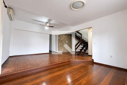 Sala de casa para alugar com 4 quartos, 486m² em Partenon, Porto Alegre