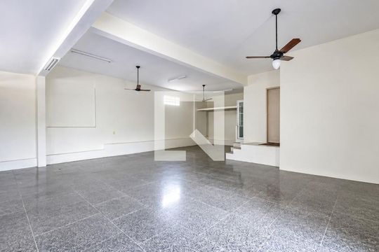 Sala de casa para alugar com 4 quartos, 486m² em Partenon, Porto Alegre