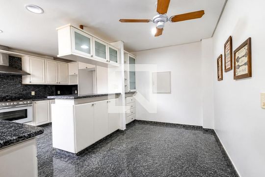 Cozinha de casa para alugar com 4 quartos, 486m² em Partenon, Porto Alegre