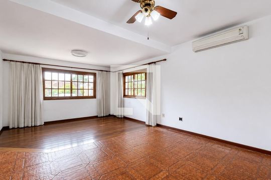 Sala de casa para alugar com 4 quartos, 486m² em Partenon, Porto Alegre