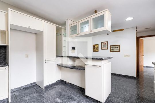 Cozinha de casa para alugar com 4 quartos, 486m² em Partenon, Porto Alegre
