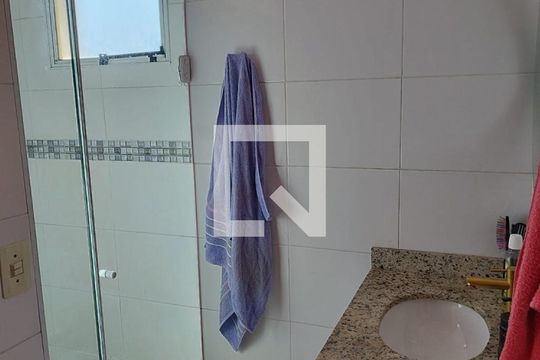 Banheiro  de casa de condomínio à venda com 2 quartos, 68m² em Cidade Nitro Operária, São Paulo