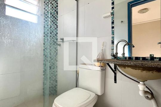 Banheiro da Suíte  de apartamento para alugar com 3 quartos, 60m² em Vila Satúrnia, Campinas