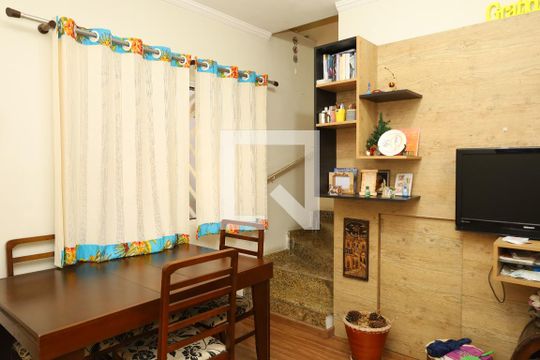 Sala de casa de condomínio para alugar com 2 quartos, 62m² em Itaquera, São Paulo