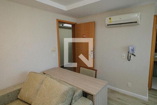 Sala de apartamento para alugar com 1 quarto, 35m² em Campo Grande, Rio de Janeiro