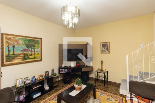 Sala de casa para alugar com 3 quartos, 300m² em Jardim Robru, São Paulo