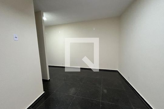 Sala de casa para alugar com 2 quartos, 200m² em Vila Valqueire, Rio de Janeiro