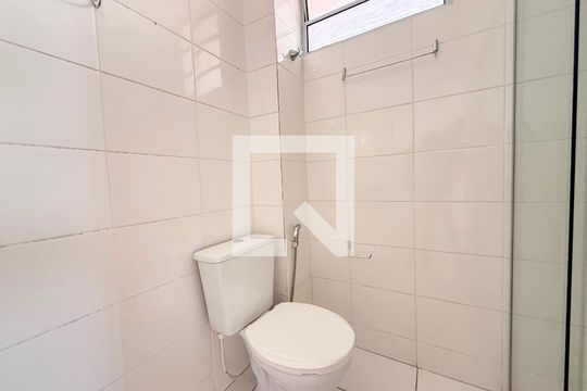 Banheiro de apartamento para alugar com 2 quartos, 47m² em Estoril, Belo Horizonte