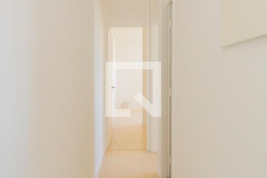 Corredor dos quartos de apartamento à venda com 2 quartos, 48m² em Vila Arriete, São Paulo