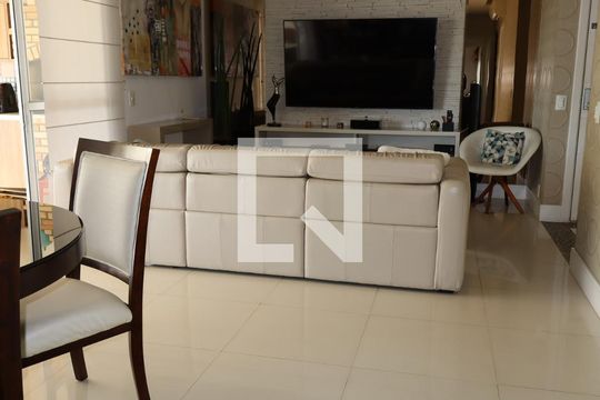 Sala de apartamento à venda com 3 quartos, 130m² em Jardim Avelino, São Paulo