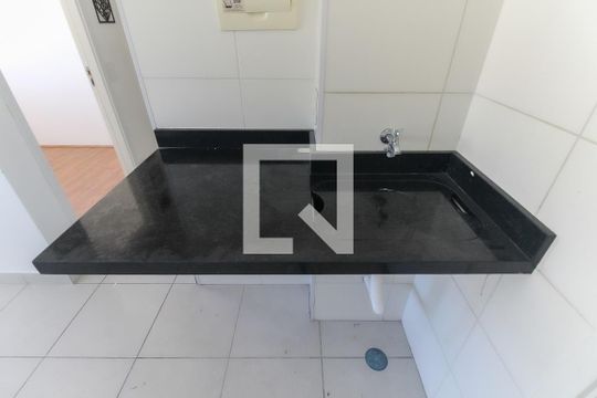 Sala - Cozinha de apartamento para alugar com 2 quartos, 32m² em Vila Carmosina, São Paulo