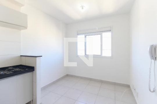 Sala - Cozinha de apartamento para alugar com 2 quartos, 32m² em Vila Carmosina, São Paulo