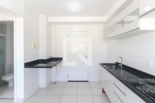 Sala - Cozinha de apartamento para alugar com 2 quartos, 32m² em Vila Carmosina, São Paulo