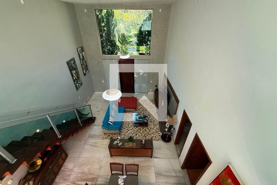 Sala de casa de condomínio para alugar com 5 quartos, 300m² em Retiro do Chale, Brumadinho