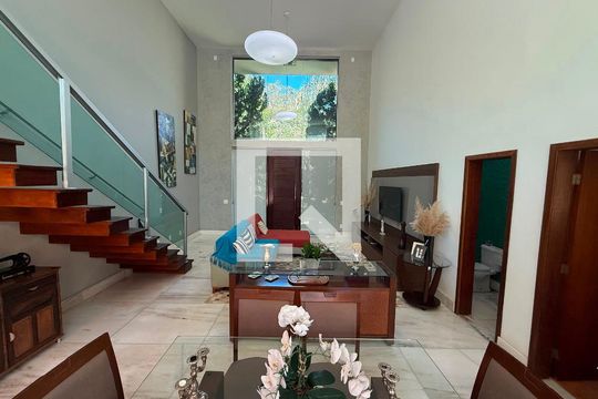 Sala de casa de condomínio para alugar com 5 quartos, 300m² em Retiro do Chale, Brumadinho
