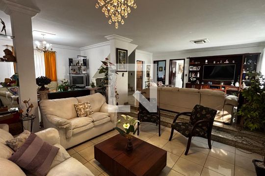 Sala de casa para alugar com 4 quartos, 580m² em Vila Homero Thon, Santo André